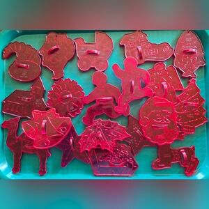 Lot of 20 Vintage HRM Plastic Imprint Cookie Cutters (1940s-60s)